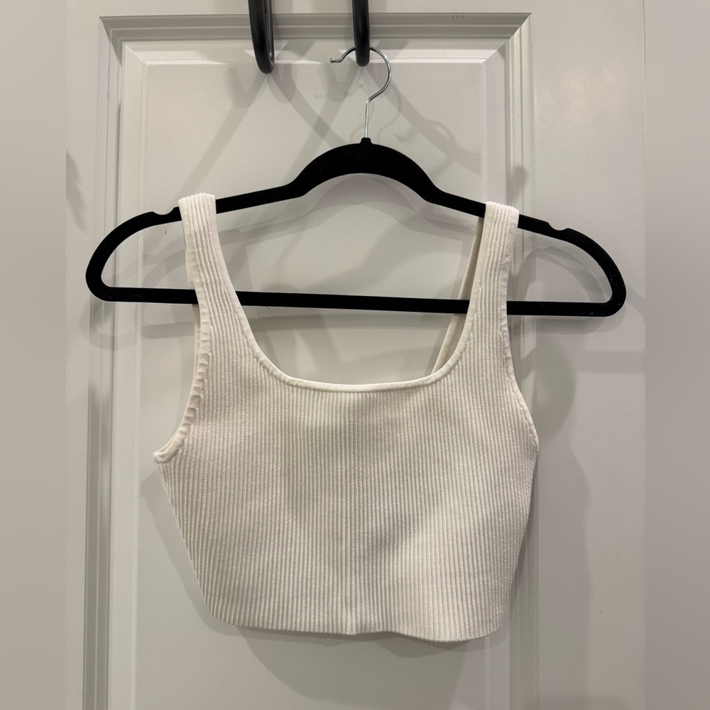 Aritzia Babaton White Ribbed Crop Top